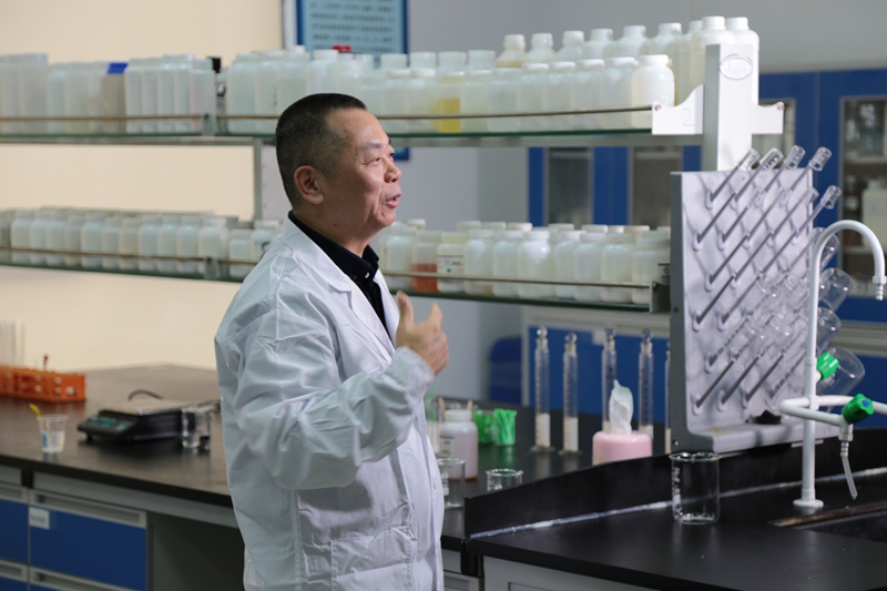 快圍觀-CCTV牛商論道欄目組揭開中聯邦實驗室神秘面紗