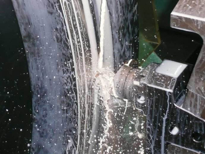 水性切削液消泡劑解決水性切削液的7大起泡問題