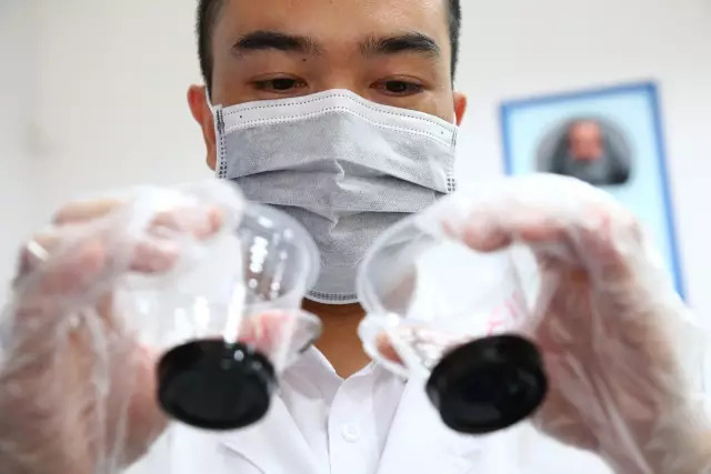 防水涂料起泡致漏水？還不快用中聯(lián)邦防水涂料消泡劑