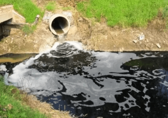 【震驚】終于找到解決廢水起泡的方法了，添加廢水處理消泡劑就可以了！