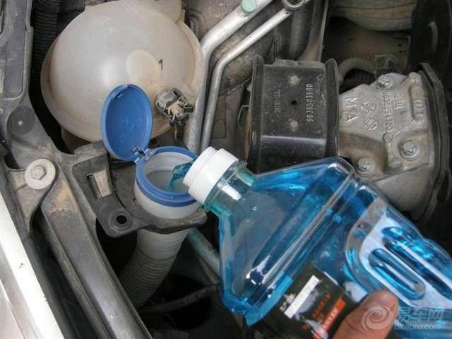 想要避免玻璃水產生泡沫？來看下玻璃水起泡的原因到底是什么?玻璃水消泡劑又能起到什么作用？