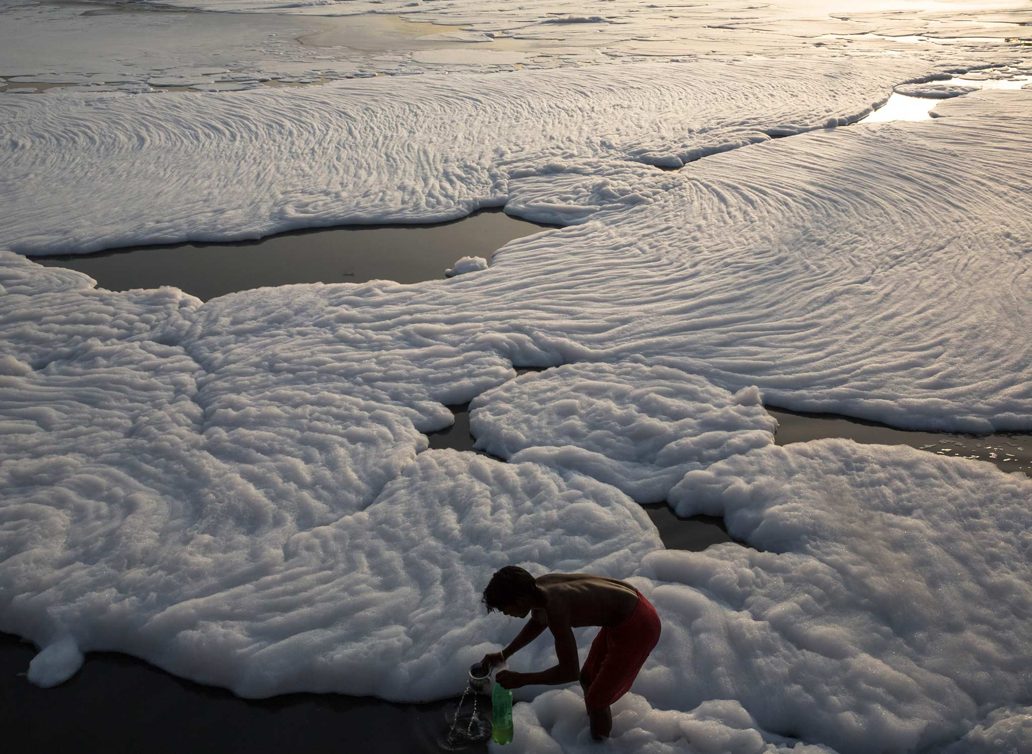 自從有了油漆廢水消泡劑，再也不用為消泡煩惱了