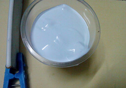 乳液消泡劑在皮邊油中的應用